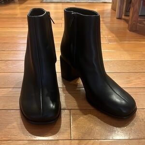 Vince Maggie Booties